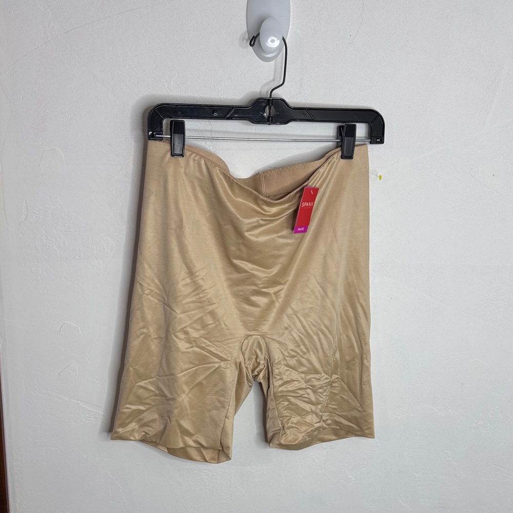 SPANX NWT Tan Mid Thigh Shorts size 1X